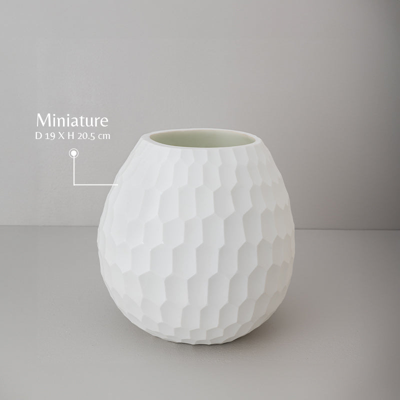 Linear Frost – Handcrafted Glass Vase