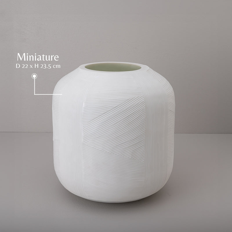 Luna Veil – Handcrafted Glass Vase