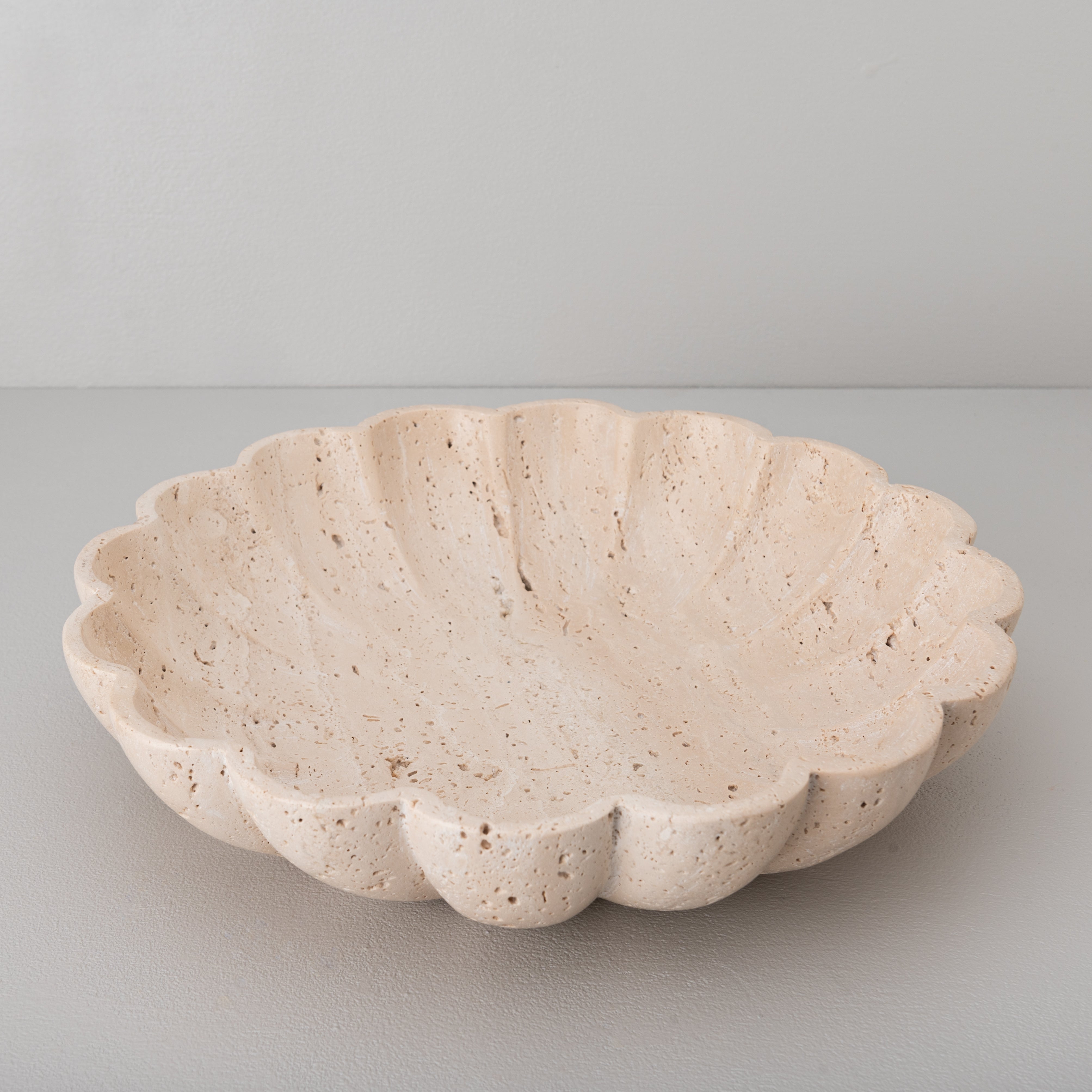 Covea – Scalloped Travertine Bowl 12" Urli