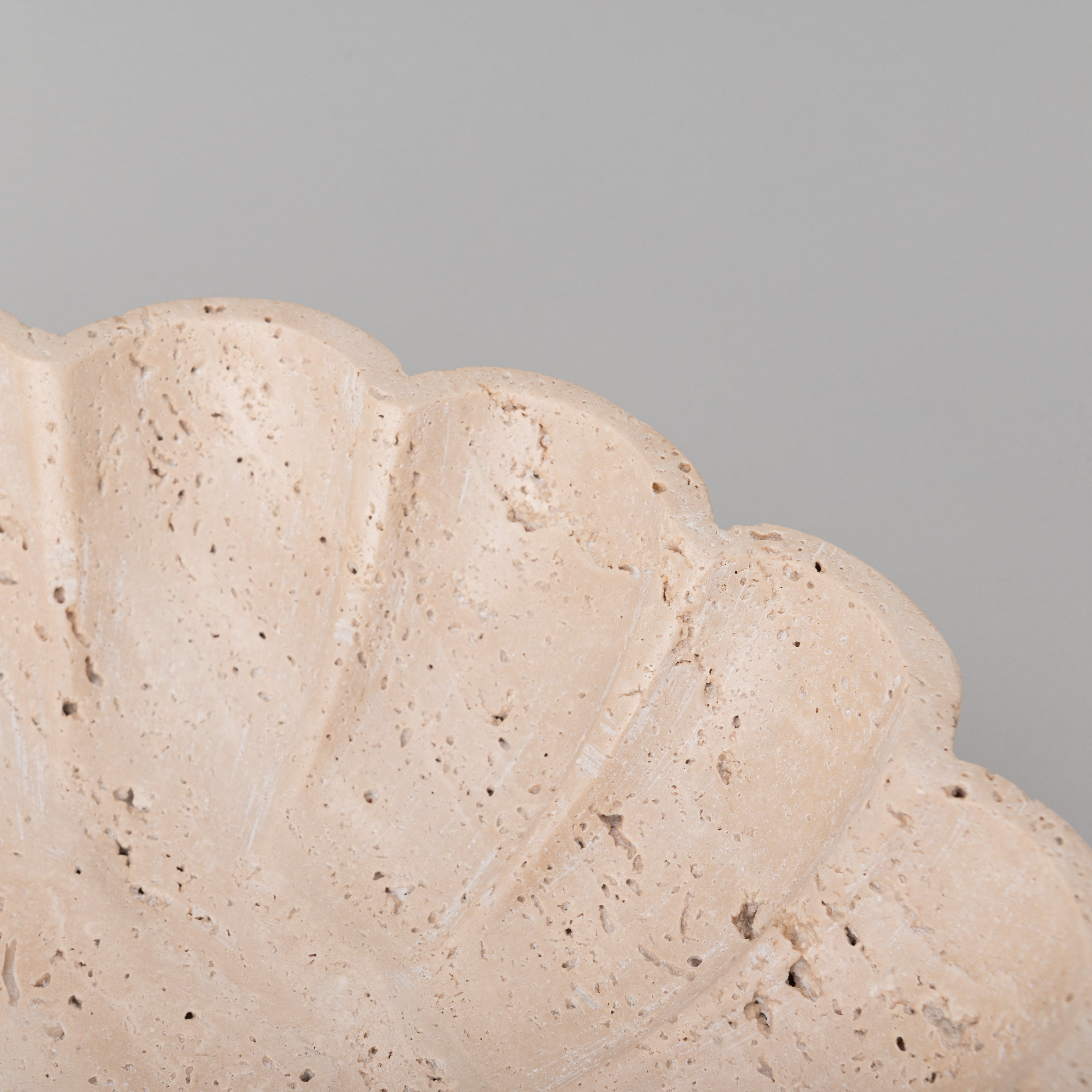 Covea – Scalloped Travertine Bowl 12" Urli