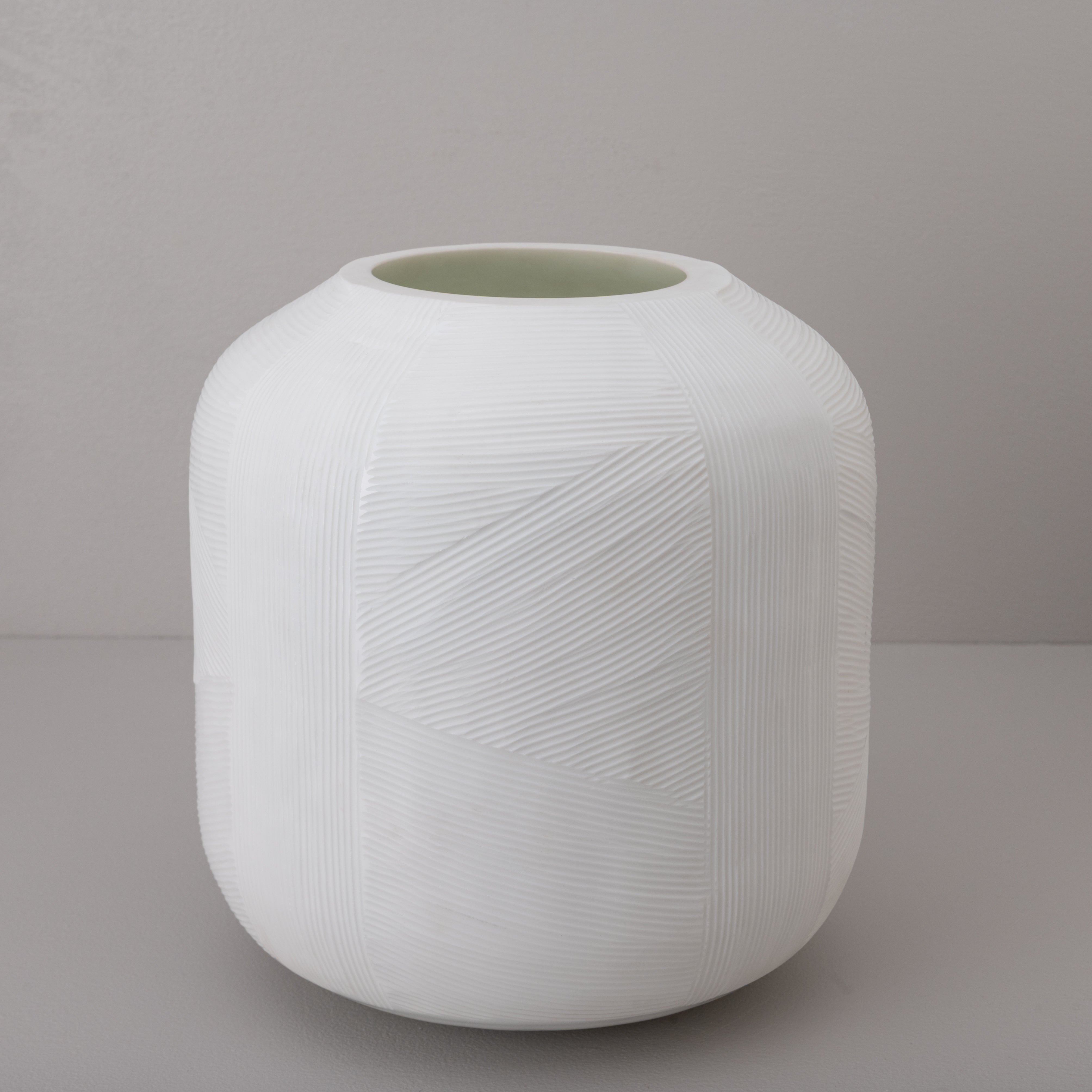 Luna Veil – Handcrafted Glass Vase