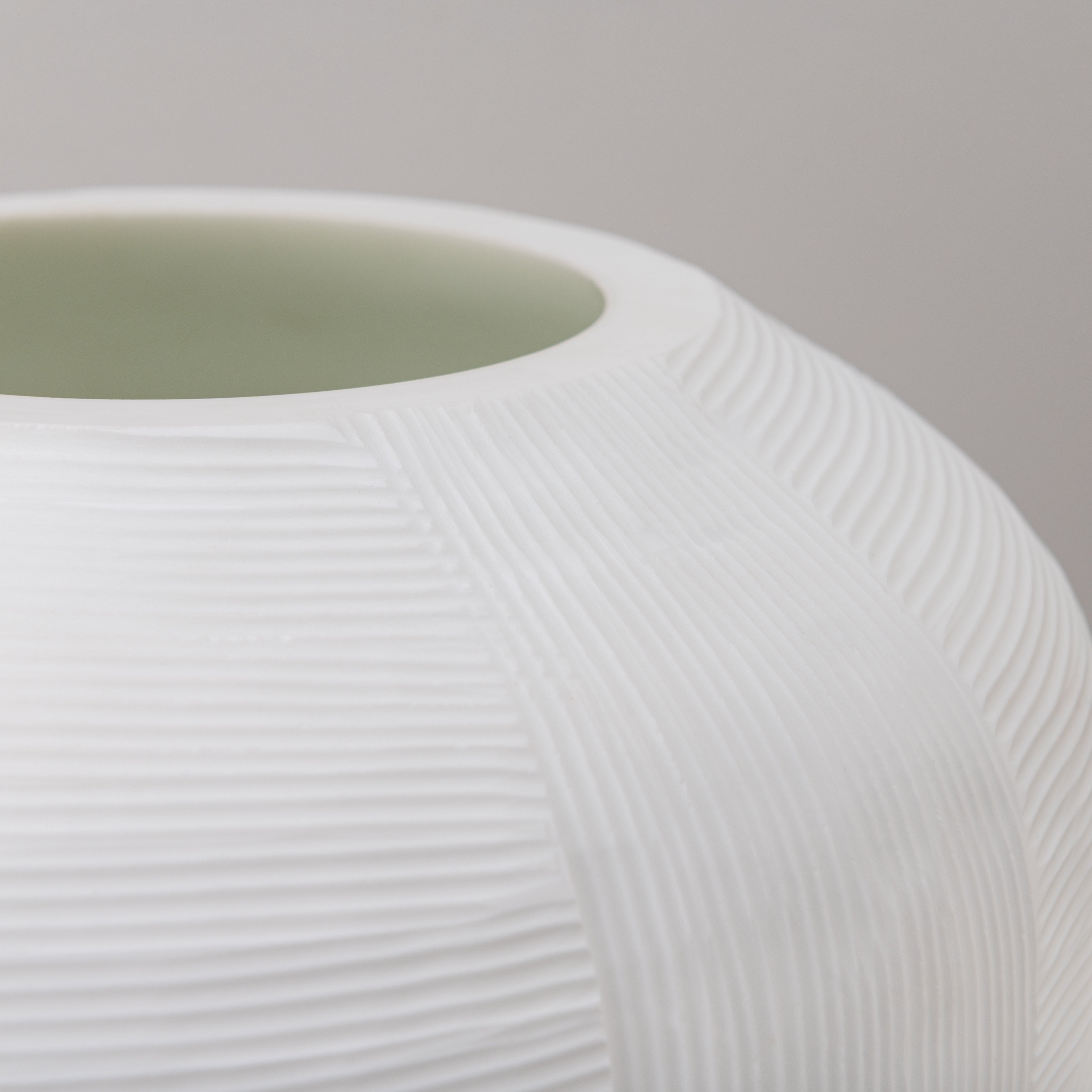 Luna Veil – Handcrafted Glass Vase