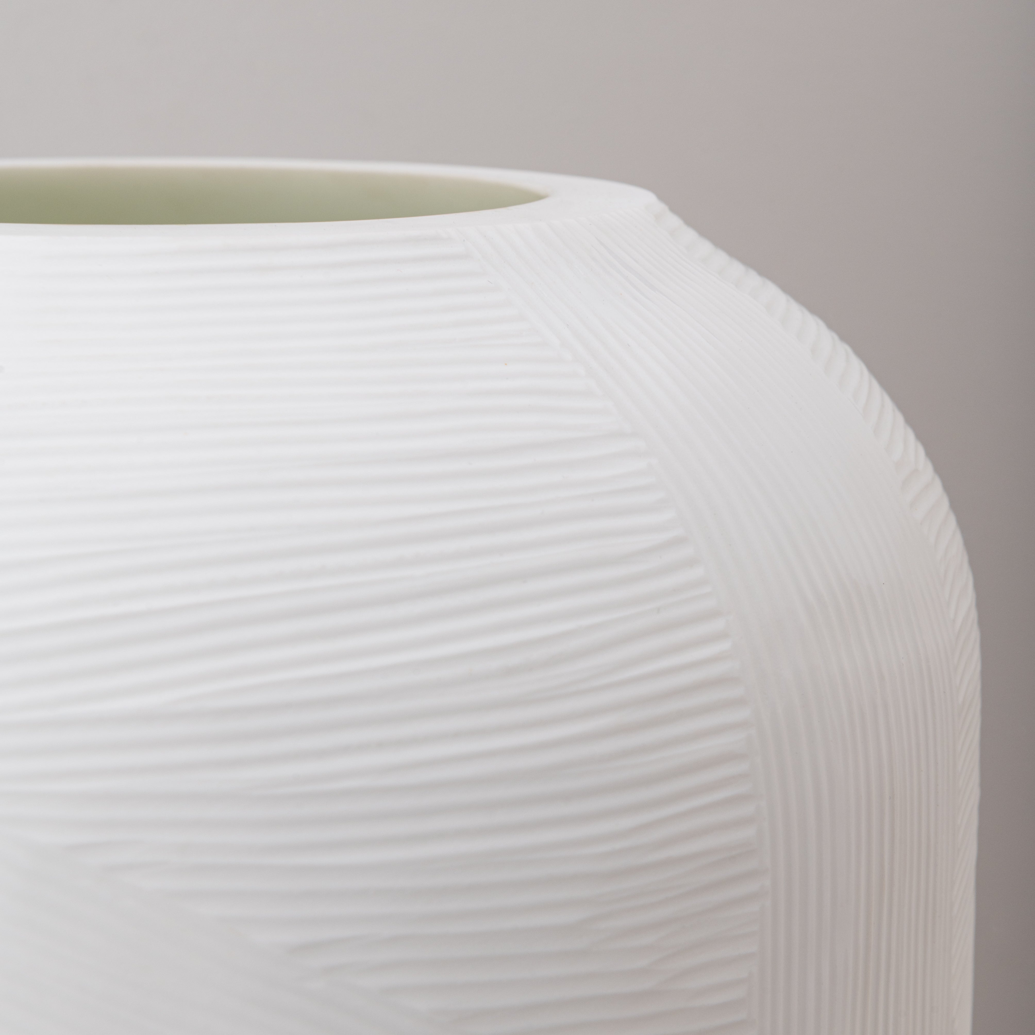 Luna Veil – Handcrafted Glass Vase