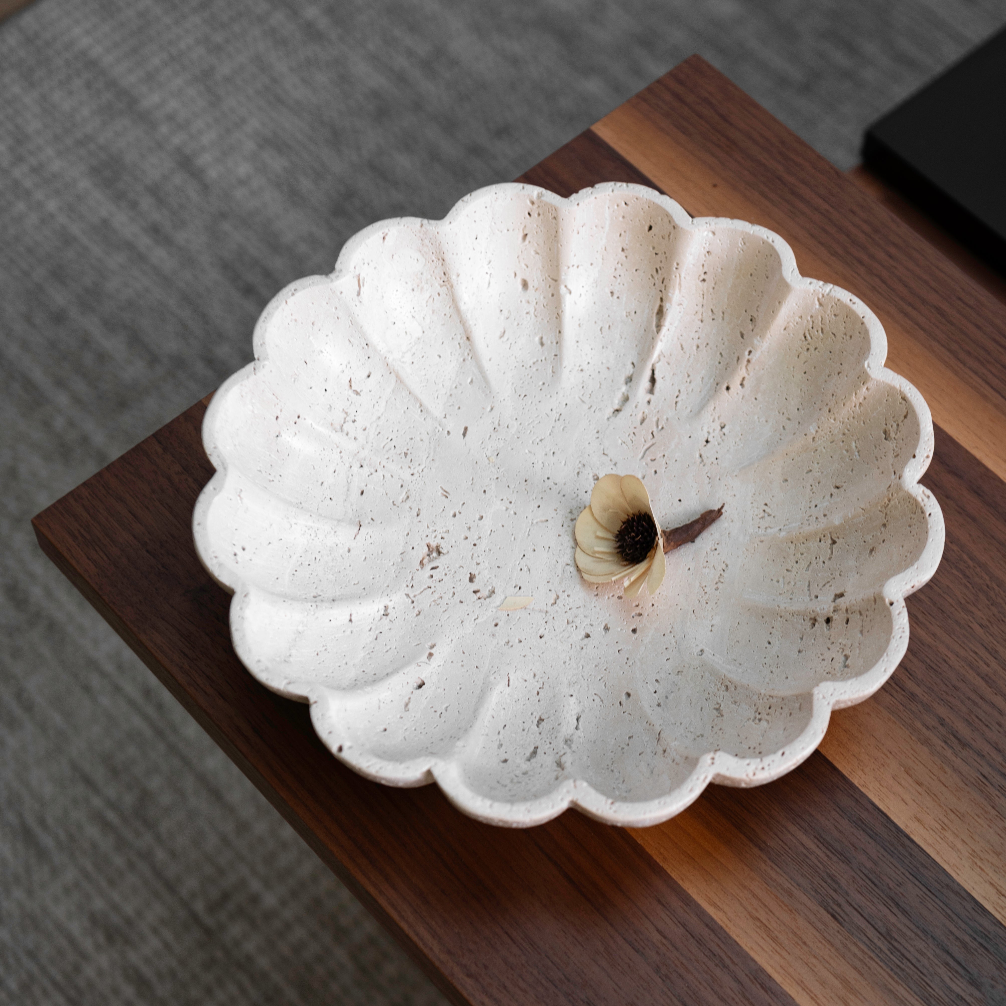 Covea – Scalloped Travertine Bowl 10"