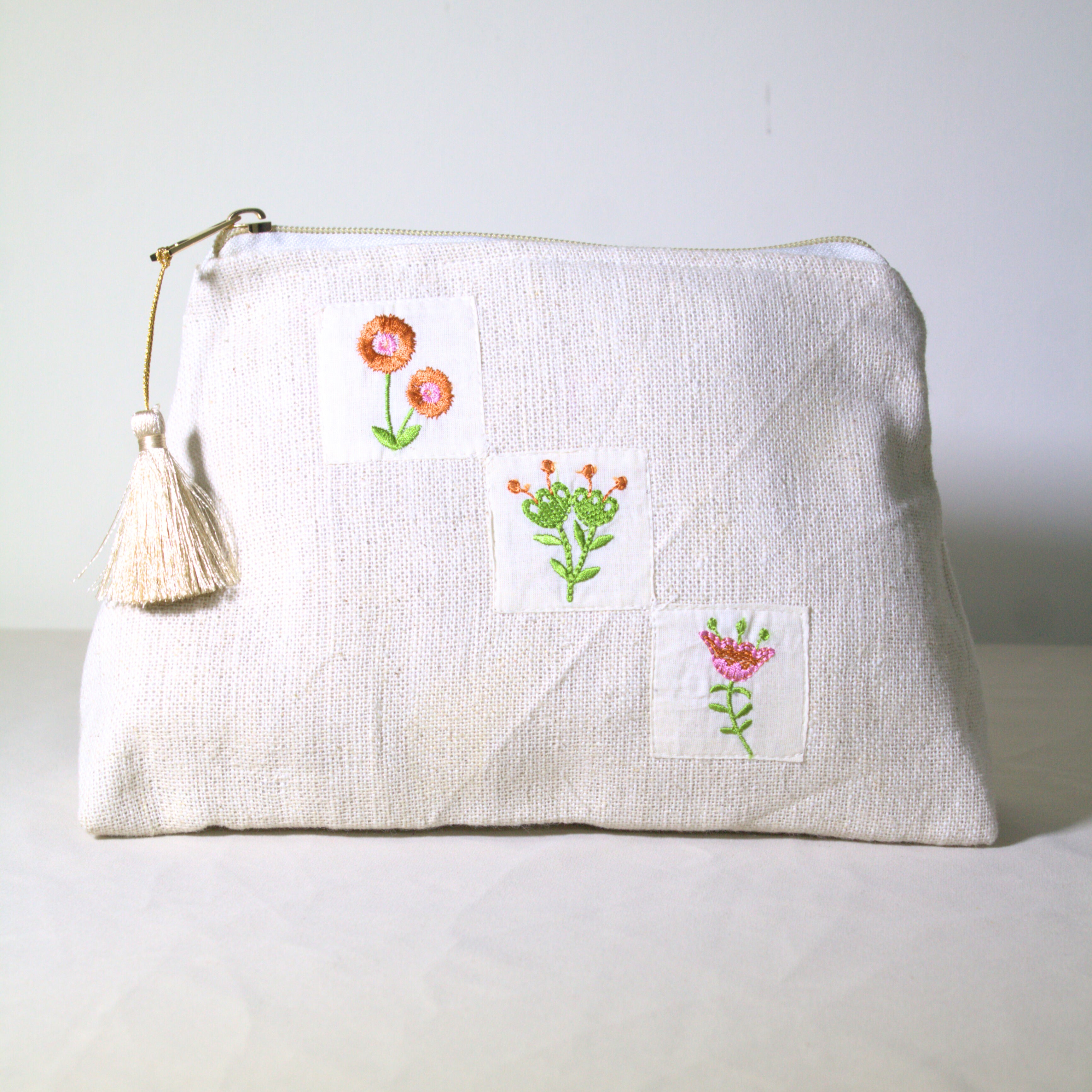 Blush Linen Makeup Pouch – Minimal Elegance